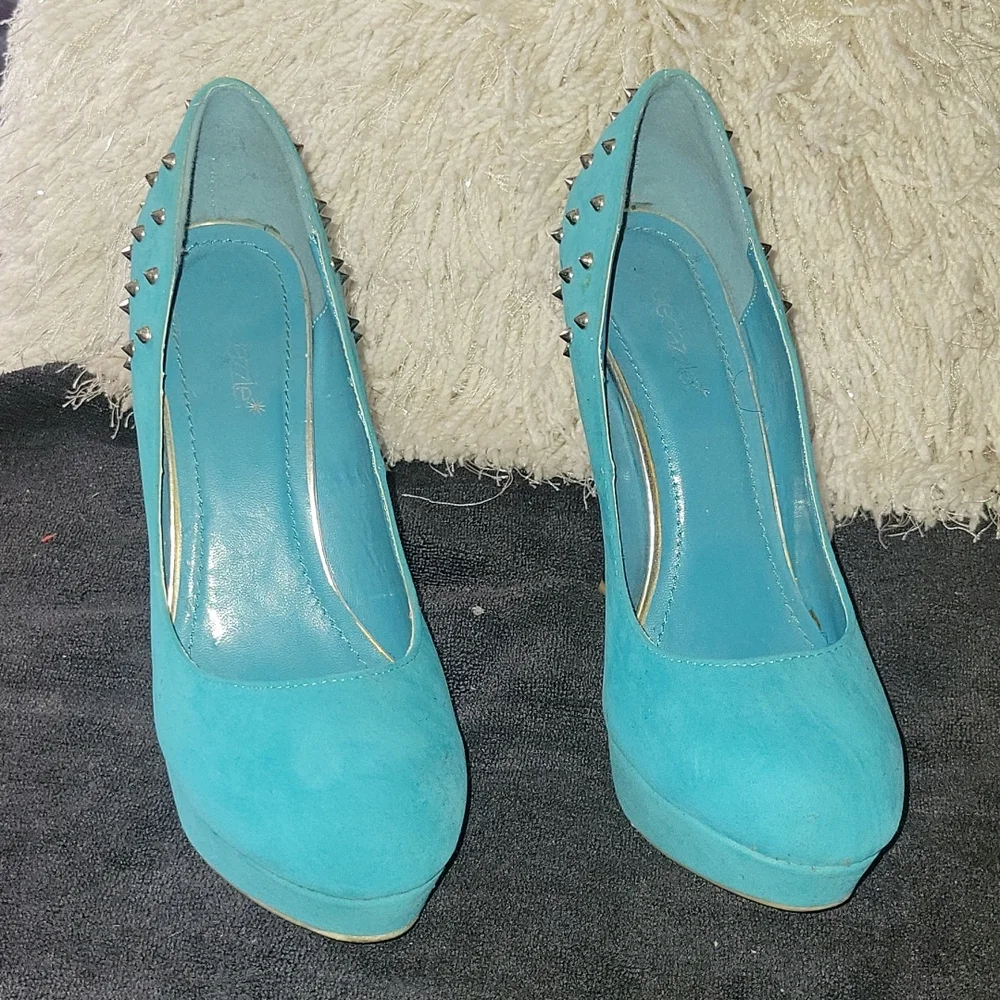 Shoes - Picture 1 of 4